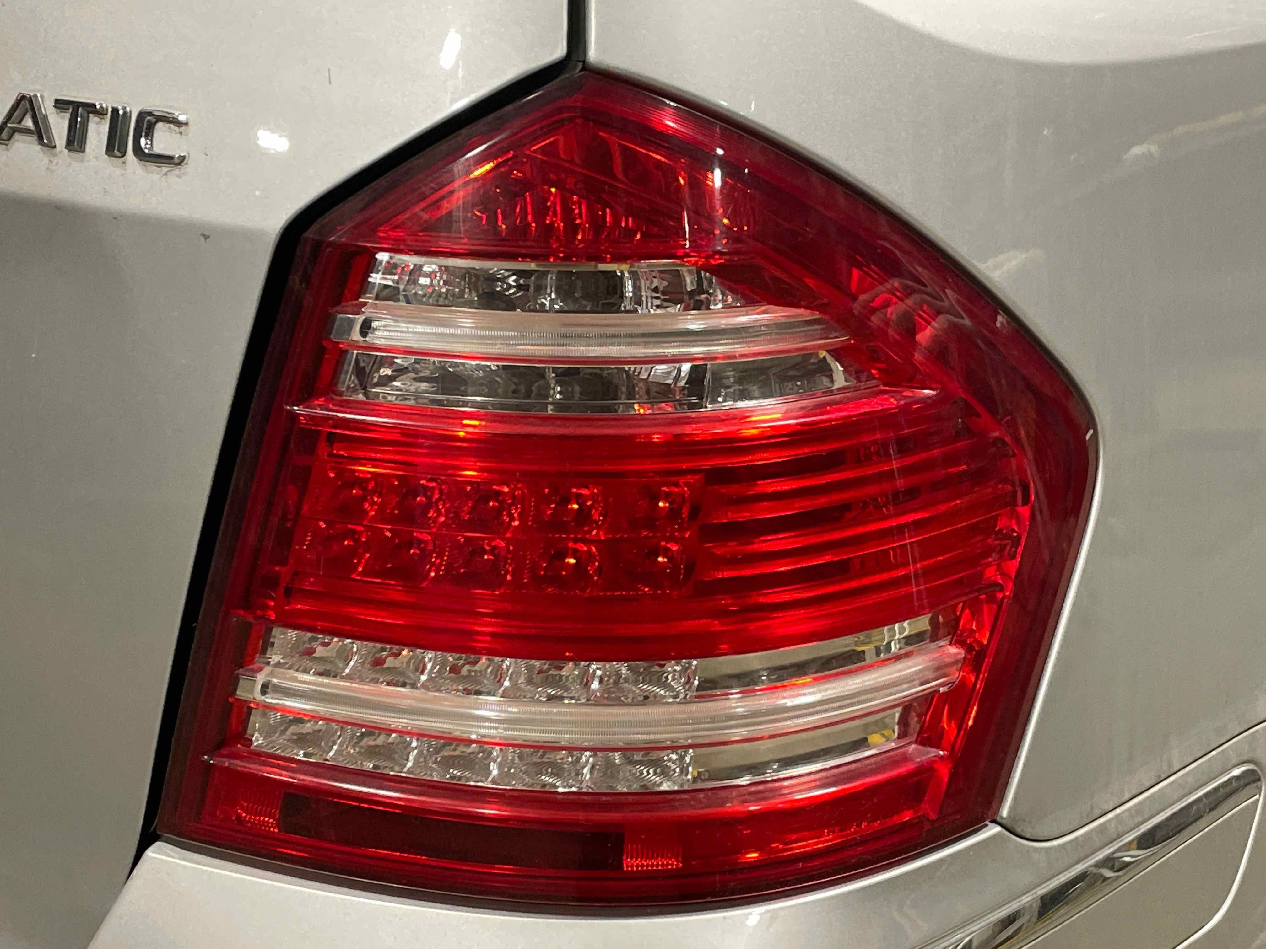URG_EE23 TAIL LIGHT LAMP ASSEMBLY Gl350 Gl450 Gl550 10 11 12 UPPER Right   NW538759