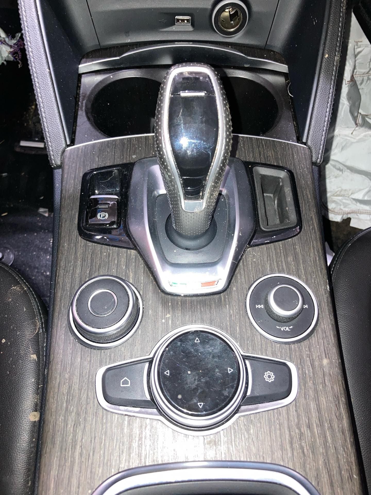 URG_EE23 Floor Shifter Alfa Romeo Stelvio 2020   NW712536