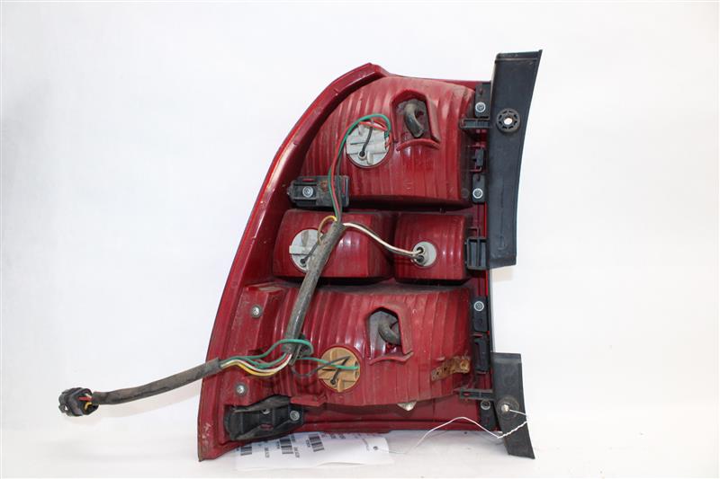 TOMSFOREIGN TAIL LIGHT LAMP ASSEMBLY Kia Sportage 2007 07 2008 08 Right   1365346