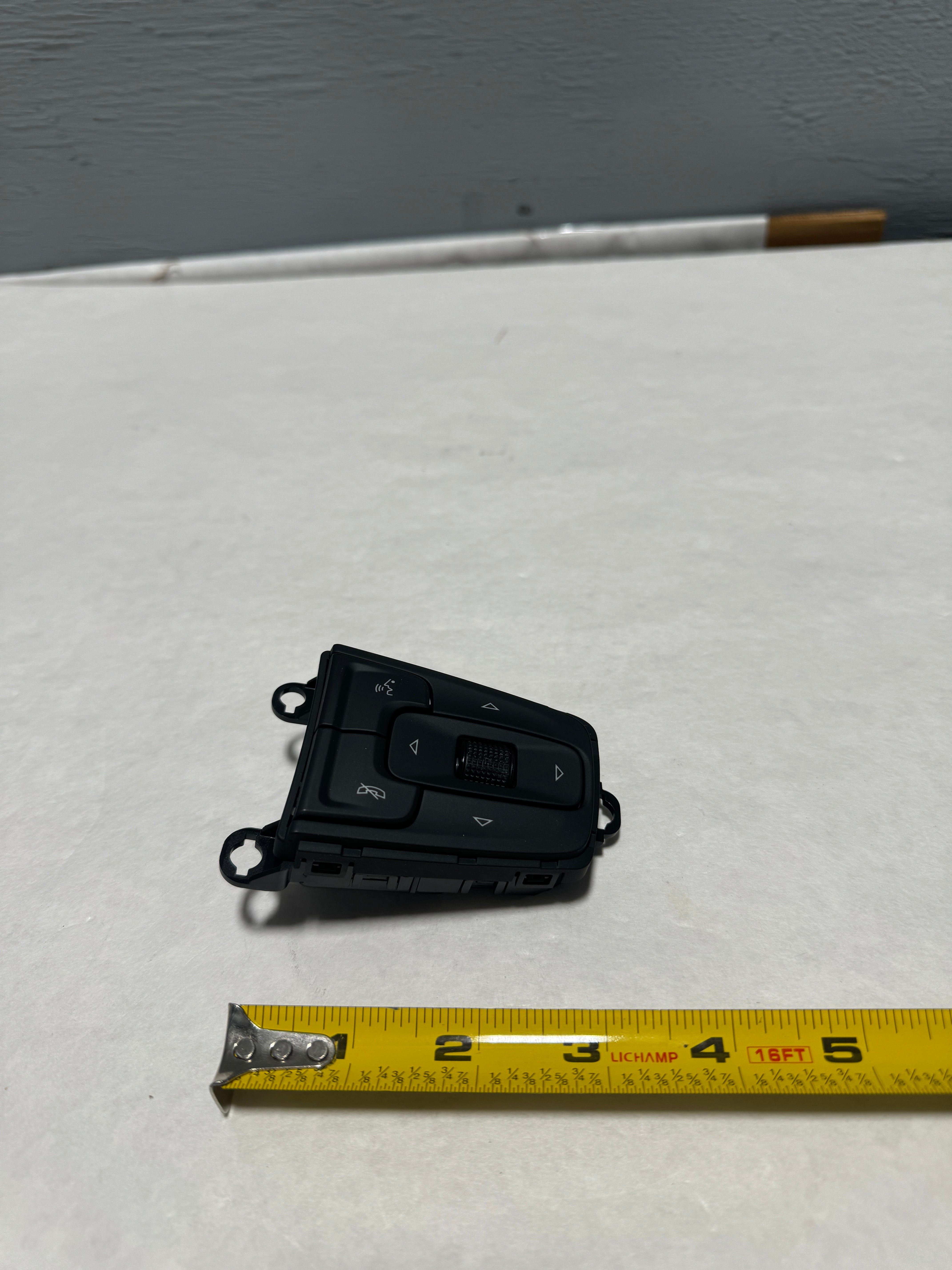 GM 2021 2022 Tahoe or Suburban Steering Wheel Radio Control Switches (Right) OEM