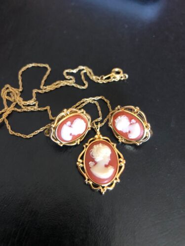 Vintage Collectible Trifari Set Gold Tone Cameo Pendant  Necklace and Earrings