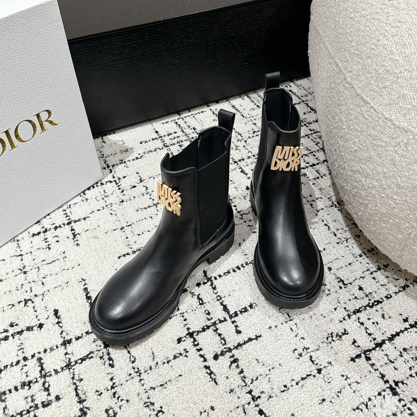 DIOR SHOE CD Miss Dior Chelsea Boots In Black Calfskin 103729