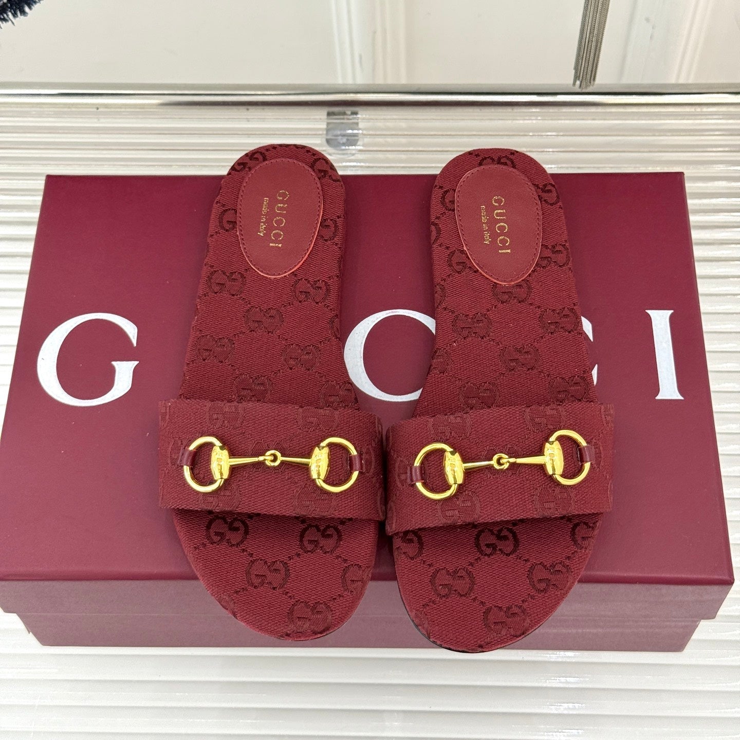 GG WOMEN SHOE SLIDE SANDALS IN RED FABRIC EMBOSSED LOGO