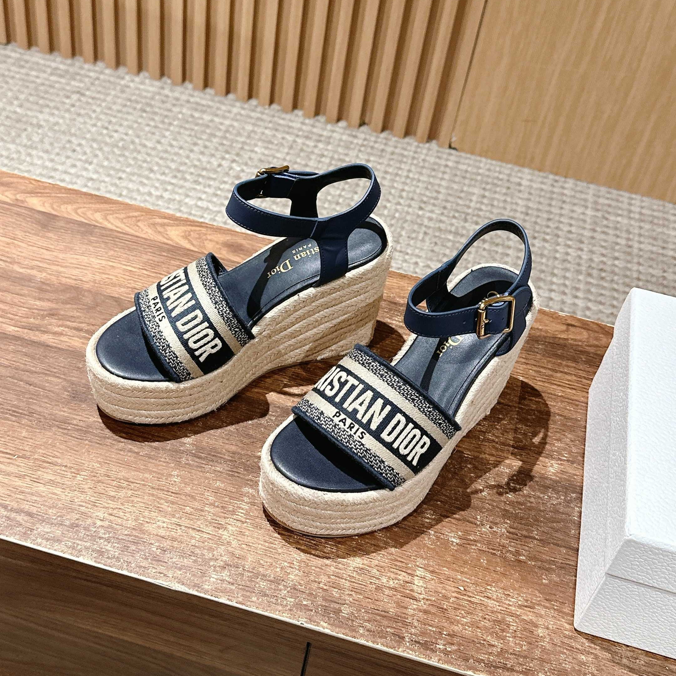 DIOR SHOE DWAY WEDGE SANDAL IN DEEP BLUE EMBROIDERED COTTON RAFFIA SOLE