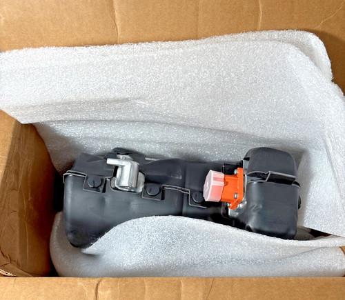 NEW Genuine 20 24 TESLA MODEL Y AC AIR COMPRESSOR PUMP   COVER 1501256 98 M OEM