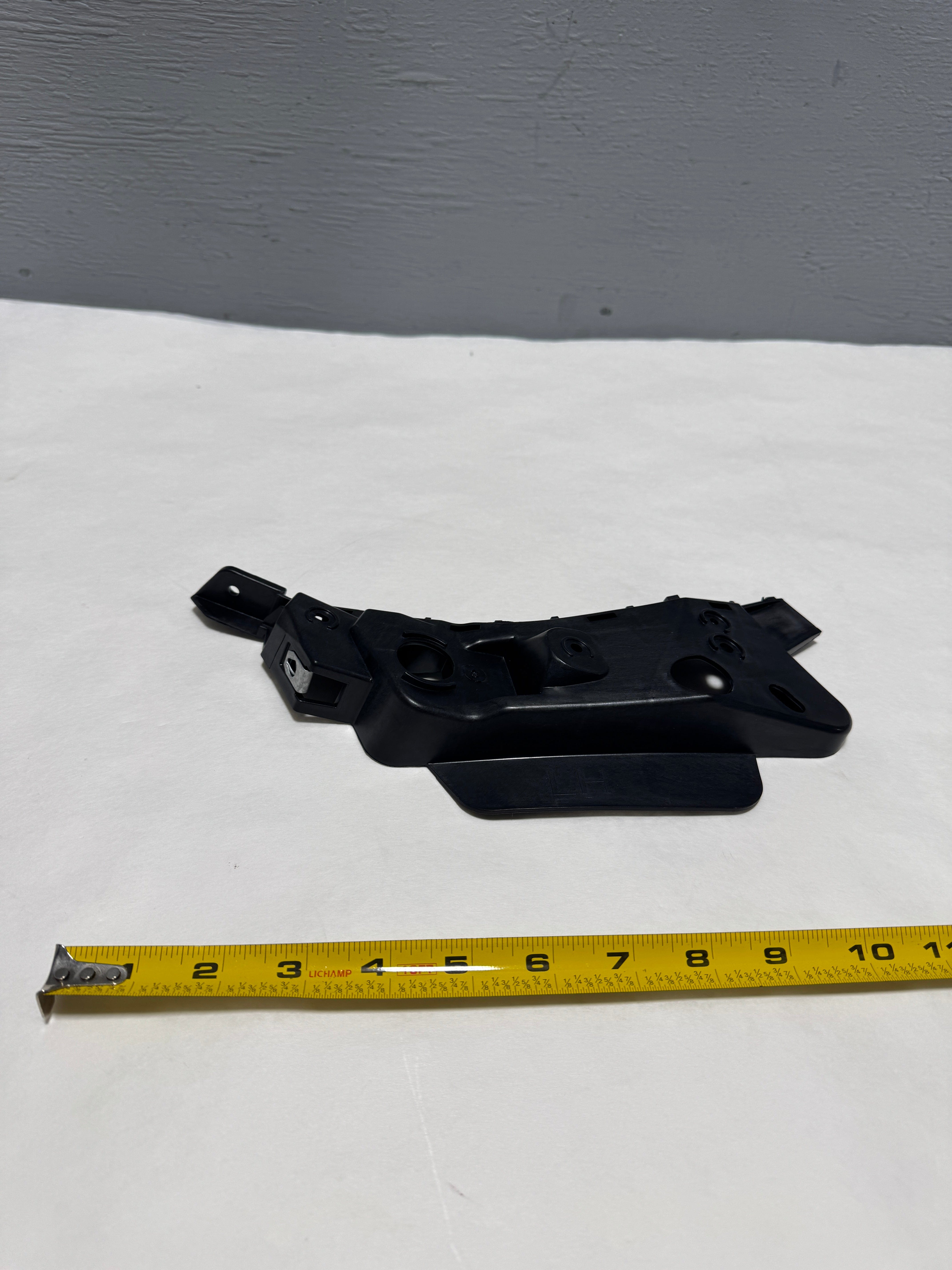GM 2014 2016 Buick Lacrosse Front Driver Side Bumper Fascia Guide Bracket OEM