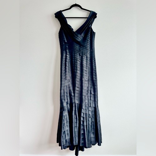 Vintage JS Collections Black Satin Gown – Pleated Mermaid Dress  Size 12