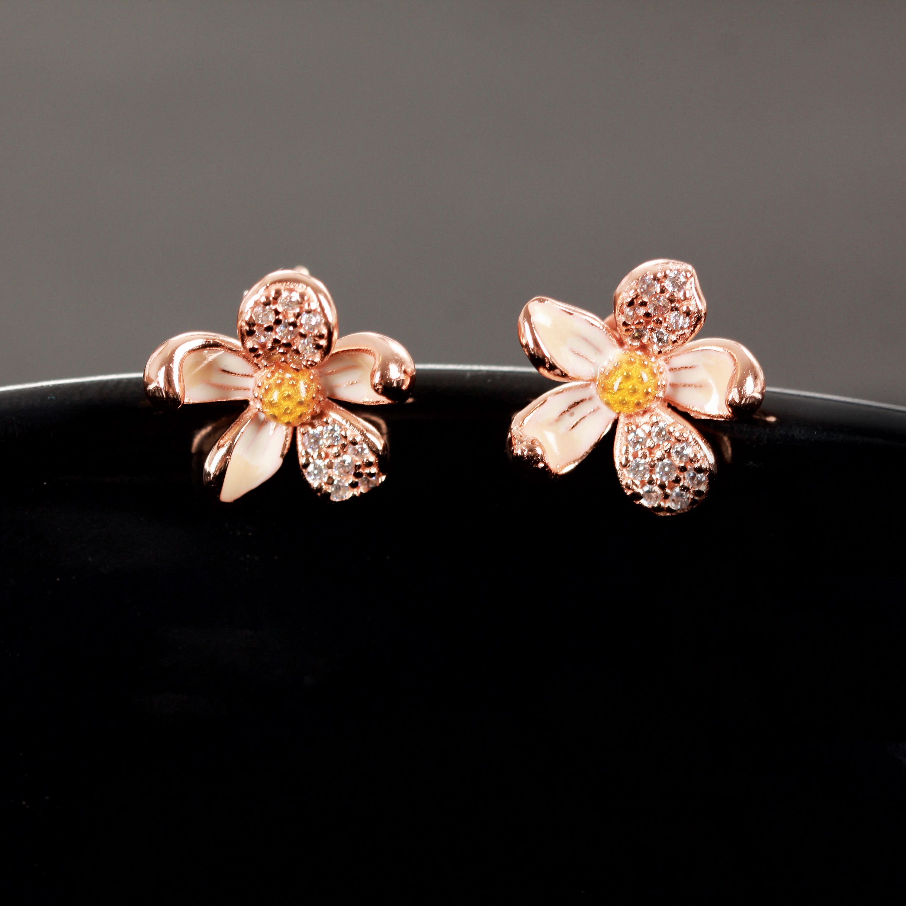 THE VELLI SHOP Earring