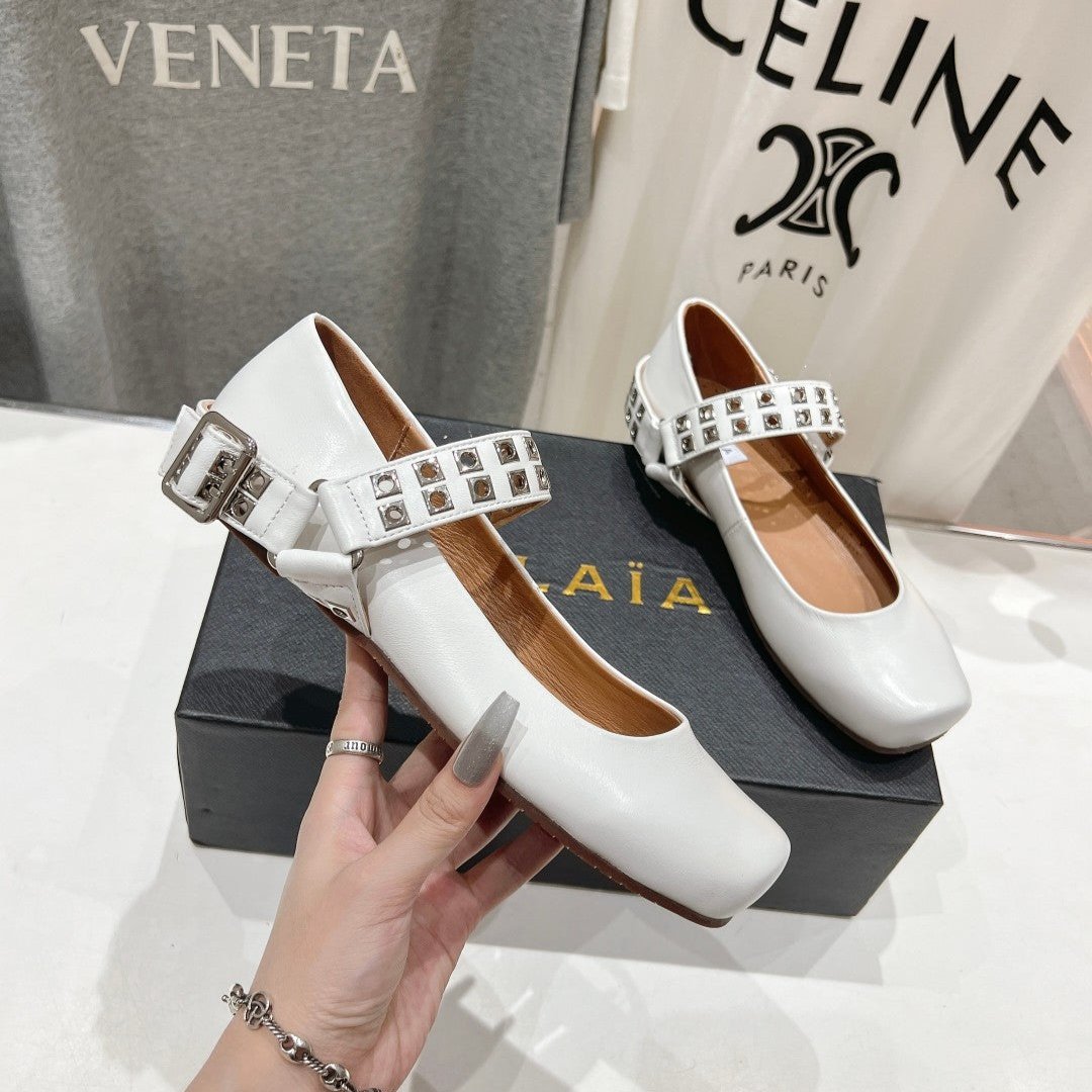 ALAIA SHOE Alaila Biker Ballet Flats In White Cowhide 911438