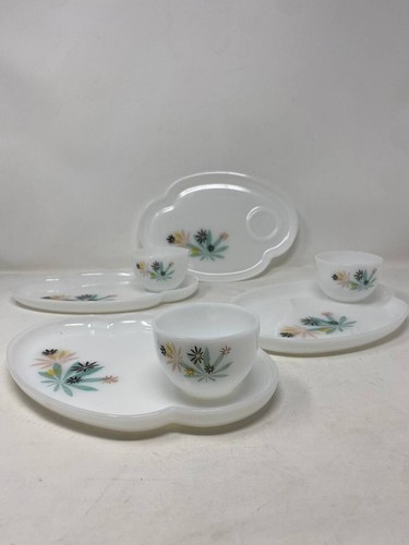 Vintage Atomic Maple Leaf Snack Plate And Cups   3 Sets 3 Cups  4 Plates MCM
