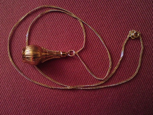 Vintage 1973 Fred Manshaw Ltd G Bottle Charm & Modern 9ct Yellow G Chain