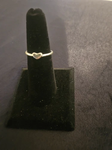 Silver Tone Ring With Gold Tone Heart Size 5 C123 13