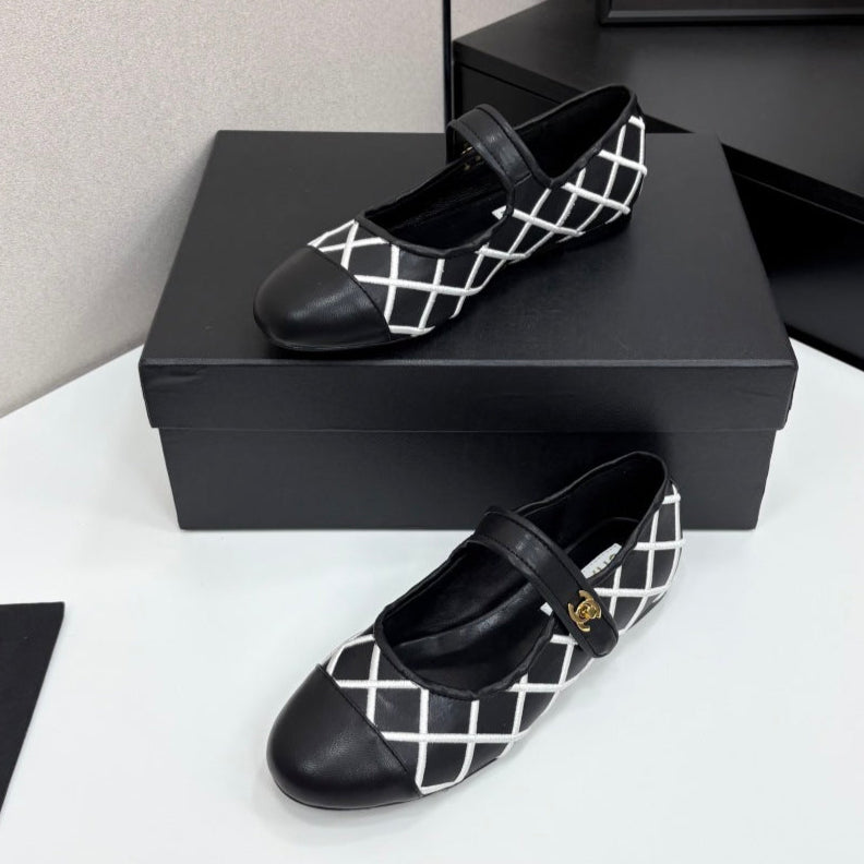 CHANEL SHOE CC 25 Mary Jane White Black Quilted Calfskin