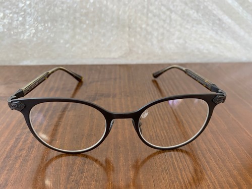 GUCCI EYEWEAR Model GG0068O 002 49 20 140 49 20 TITANIUM