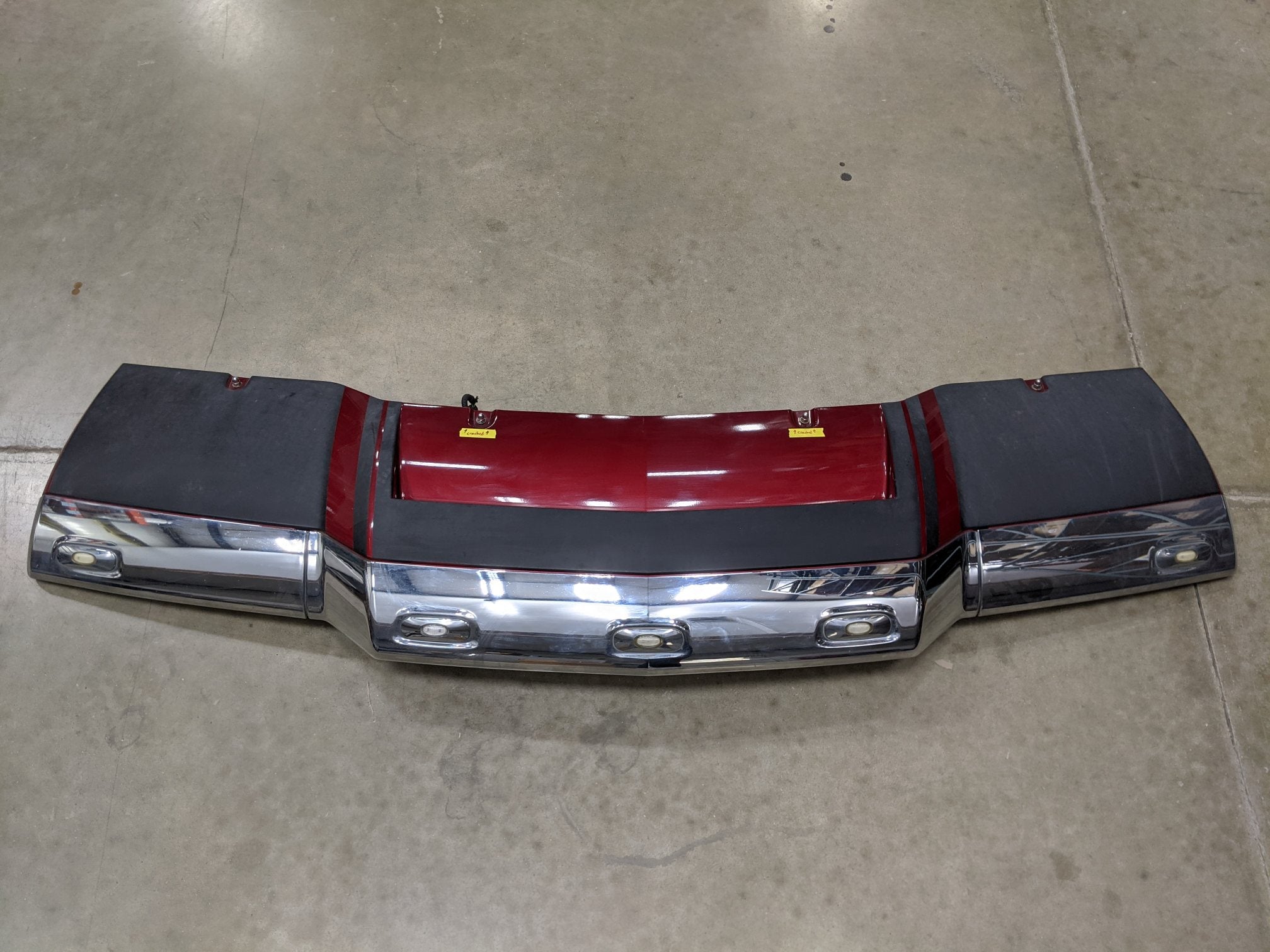 Damaged Western Star 5700XE Exterior Sun Visor Assembly  P/N  22 71389 000