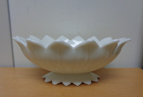 Vintage Westmoreland White Milk Glass Lotus Footed Oval Fruit Bowl 11.5” L