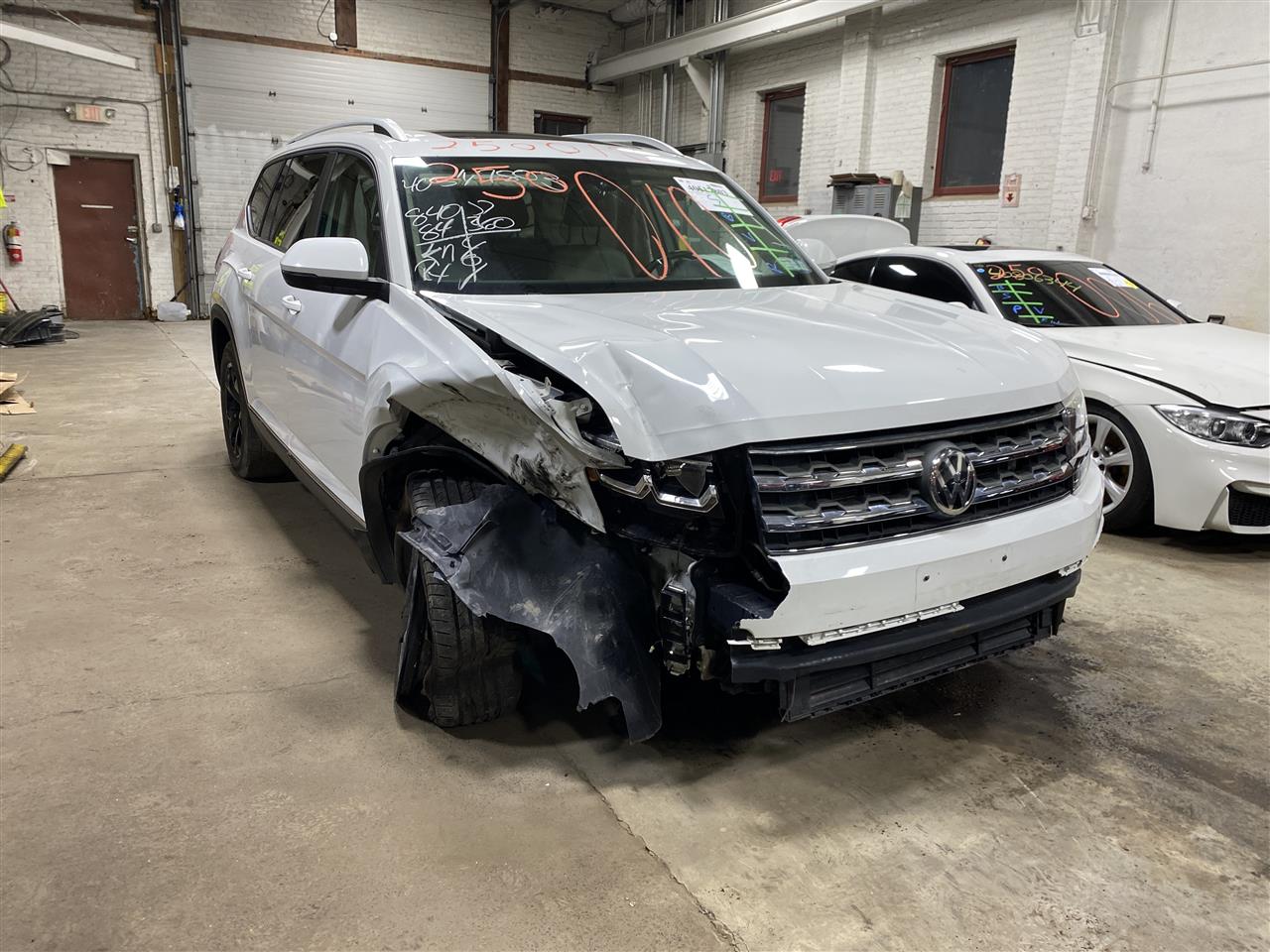 TOMSFOREIGN CONSOLE LID Volkswagen Atlas 2018 18   1380164