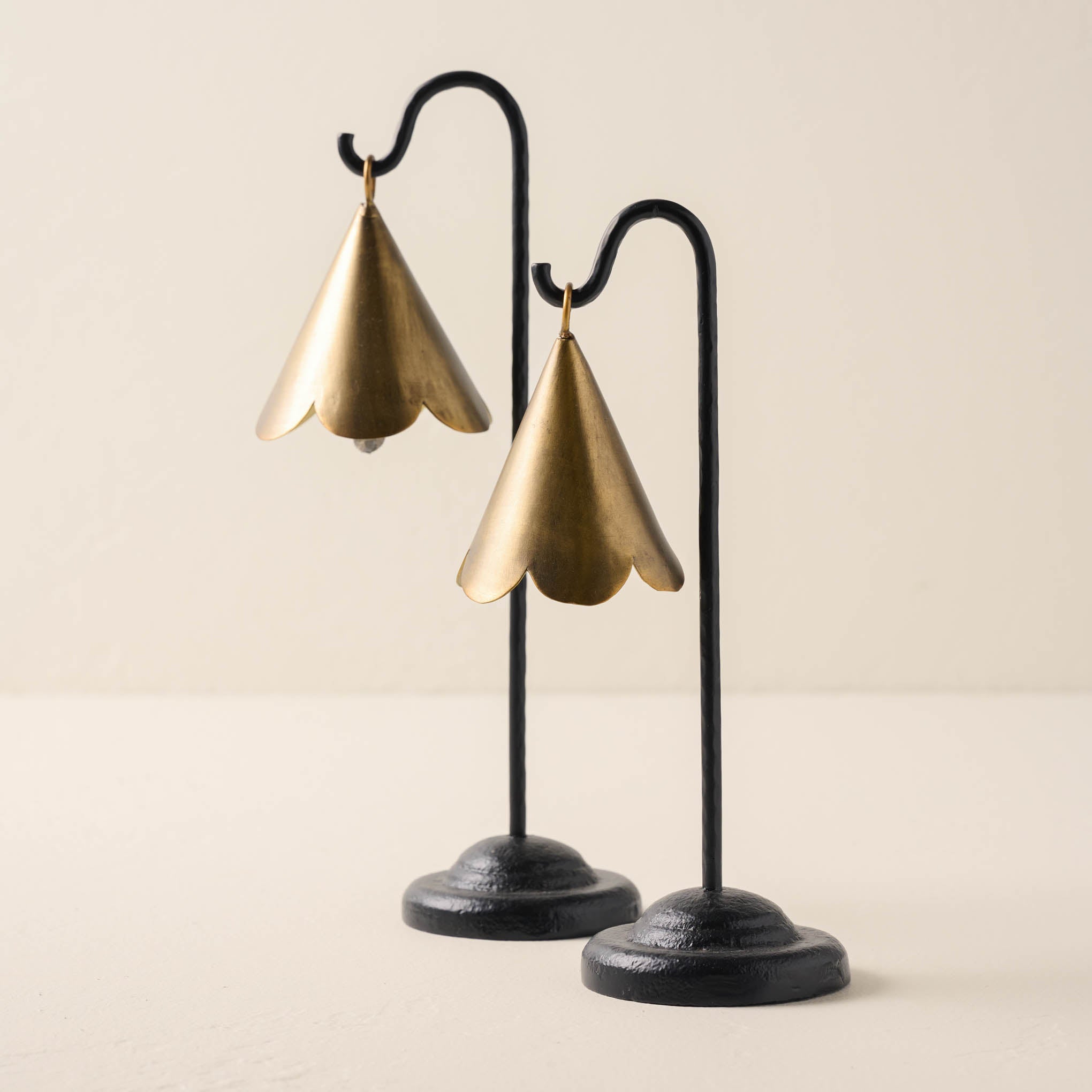 VND6624 GULATI EXPORTS Mariel Standing Scalloped Bell