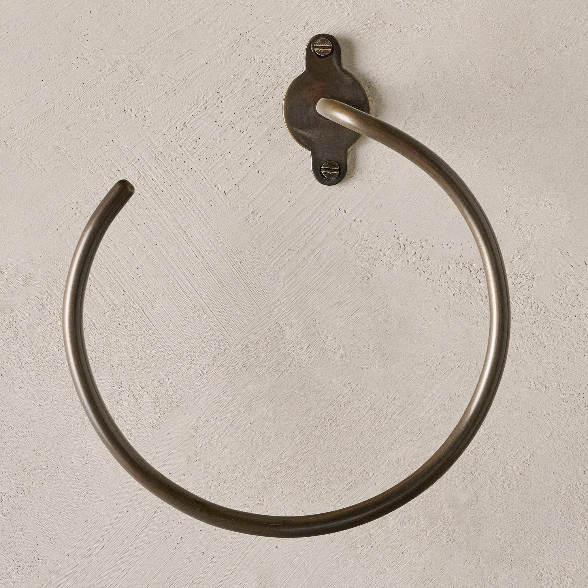 VND8123 USHA EXPORTS Antique Bronze Metal Towel Ring