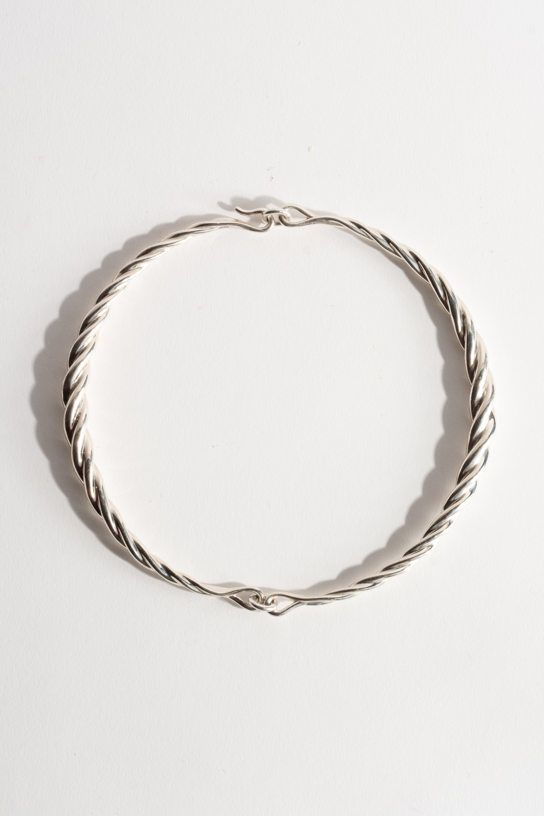 URSA MAJOR Twisted Collar