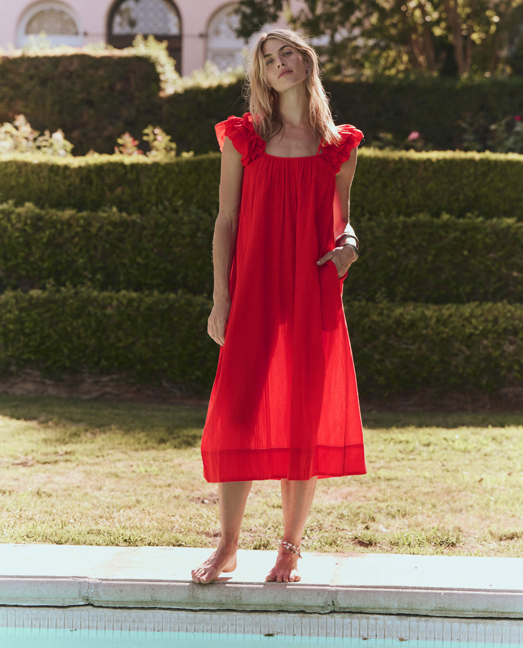 THE GREAT. SP25 SWIM The Ruffle Coverup.    Hot Red