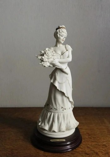 GIORGIO ARMANI Giuse Armani Figurine Flower Bouquet 0529F Capodimonte Florence Statue Italy