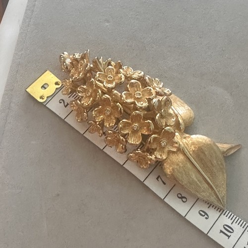 CHRISTIAN DIOR sculptural 3 D Large G Tone Floral Brooch Pin Crystal