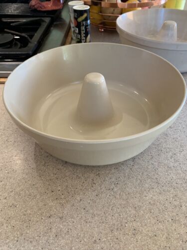 Vintage Anchor Hocking Microware Microwave Bundt Cake Ring Pan 9" PM459 TI 484