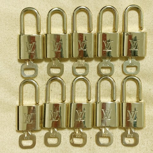 LOUIS VUITTON（LV） LOUIS VUITTON LV 10 SET PADLOCK KEY CHARM CADENA GOLD PLA FRANCE 39PDA197
