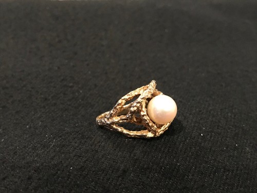 Hollywood Treasure: Anello Grande Perla Mikimoto Progettato su Personalizzato Oro 14K