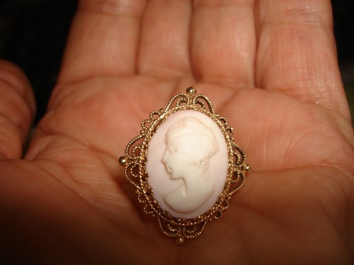 VINTAGE UNIQUE CAMEO ENGRAVED LISA RING 14 KARAT YELLOW SOLID GOLD SIZE 5