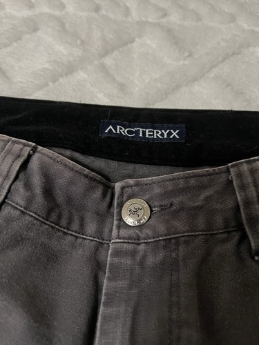 ARC'TERYX ARCTERYX Capri Pants Hiking Cotton Logo Size 31 Inseam Gray Men’s