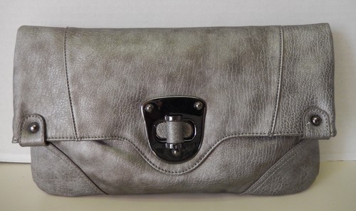 Borsa pochette Urban Expressions pistola metallizzata metallo grigio pieghevole patta