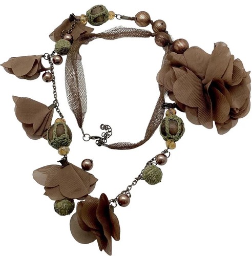 VETEMENTS Collana Asimmetrica Artigianale Floreale 42 in Tessuto Colore Marrone Moka Fiori