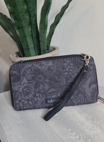 AWAY Sakroots Large Wristlet Black Tonal Spirit Desert