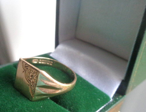 9ct Gold Signet Ring Vintage hallmarked 1984 CPS Jewellery Co Ltd size U