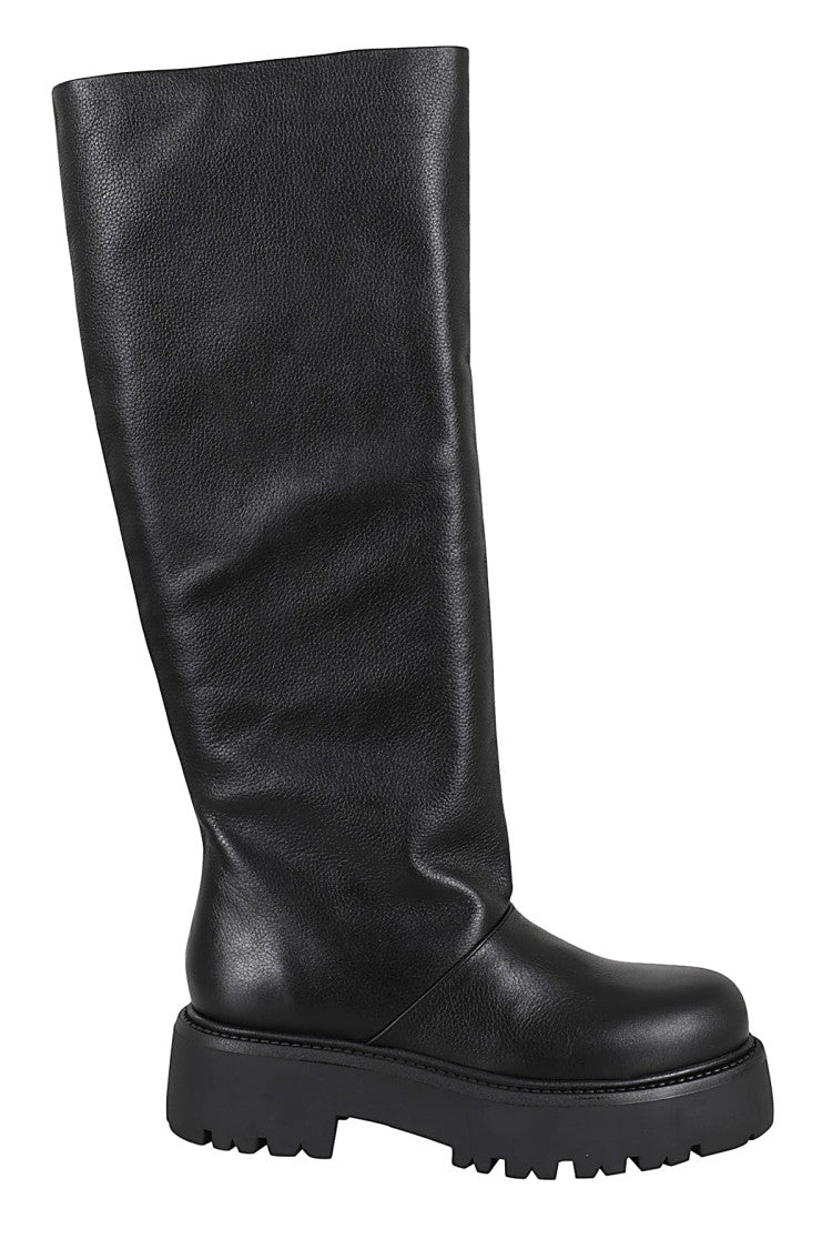 2934 Dafne Boots