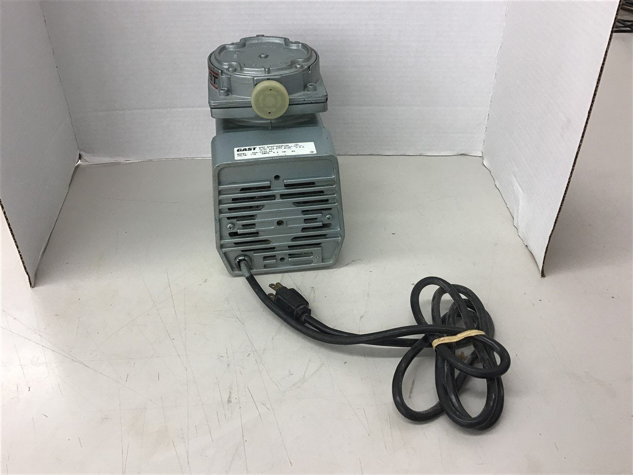 BME BEARINGS AND SURPLUS Gast DOA V232 AA 115 Volts 4.2 Amps 60 HZ Vacuum Pump