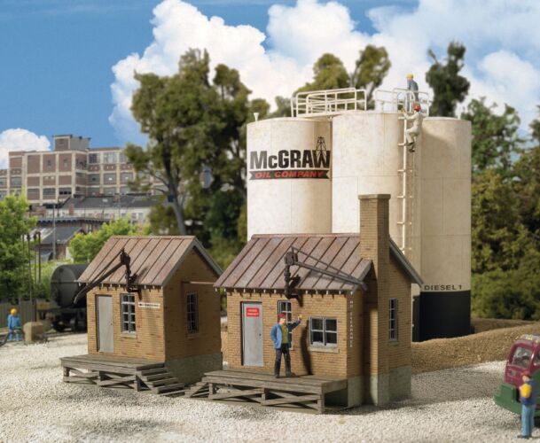 WALTHERS 933 2913   McGraw Oil Company Kit (HO Scale)