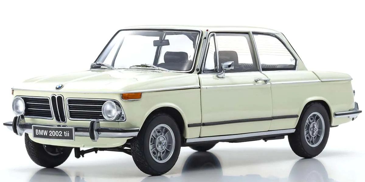 Kyosho   1/18 Scale BMW 2002 Tii White Model Diecast Car