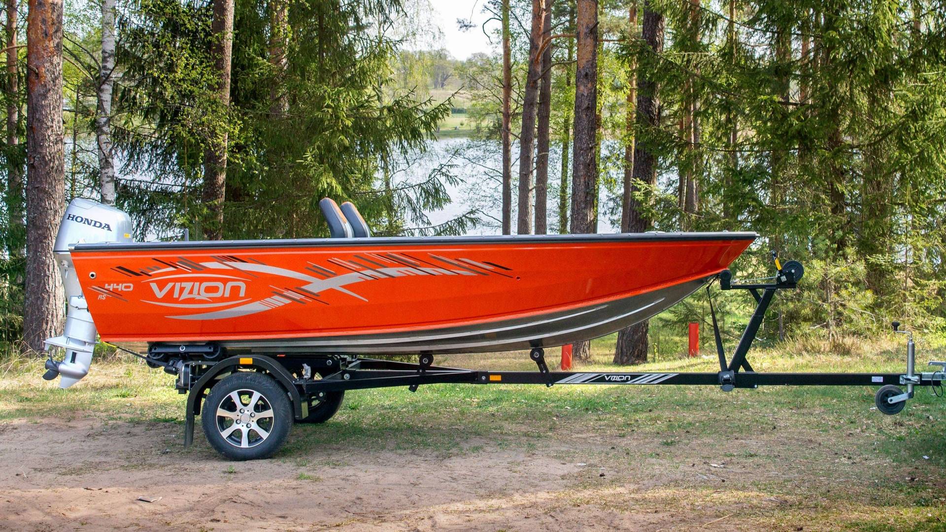 VIZION 440RS ALUMĪNIJA MOTORLAIVA