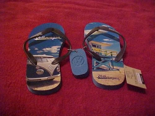 RAYE RARE 23 WINDOW VOLKSWAGEN BUS FLIP FLOPS W  VW KEY FOB NEVER WORN SANDALS BRISA