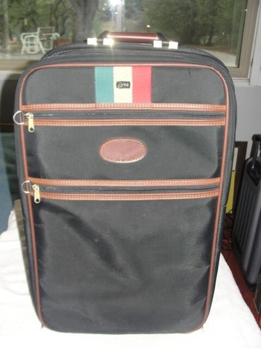 Vintage 1991 LARK Samsonite Black 22” Upright Wheeled Carry On luggage suitcase