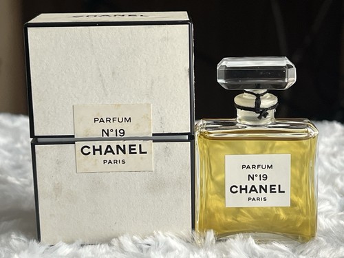 Chanel Paris no.19 Parfum 14ml   0.47 fl oz. Vintage with Box Included