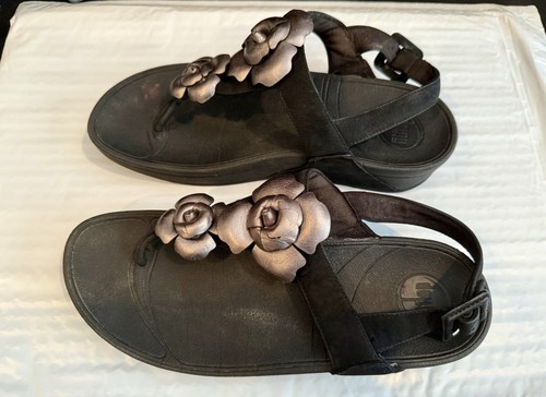 FitFlop Women’s Floretta   Black Suede with Pewter Lavender Flowers   Size 9
