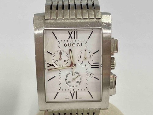 GUCCI 8600M 1203484 La cassa presenta graffi  mancano viti  orologio