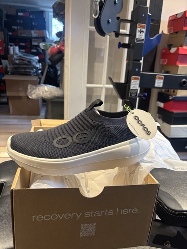 Oofos Women’s Size 8 Oomy Zen Black Chalk White $160 MSRP