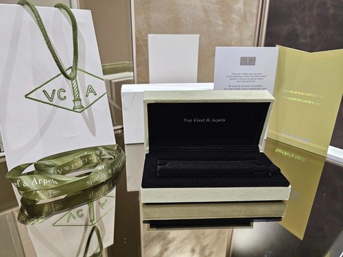 Scatola bracciale VCA Van Cleef & Arpels Alhambra con scatola esterna  borsa  certificato.