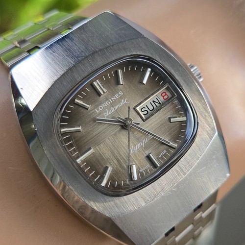 Vintage LONGINES men's automatic watch day date 111LD 17Jewels swiss made 1970s