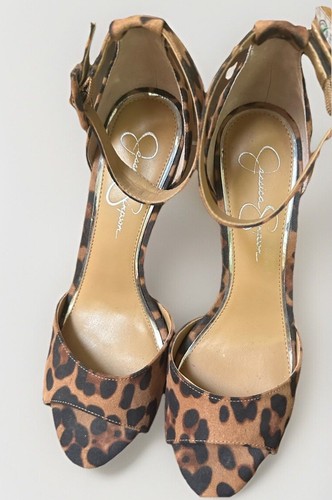 Scarpe Jessica Simpson stampa leopardata tacco alto a T cinturino alla caviglia punta aperta taglia 8 1 2